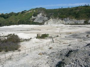 solfatara di pozzuoli (ph wp)