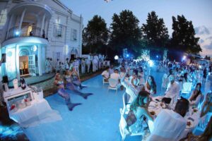 white dinner water show villa renoir 3