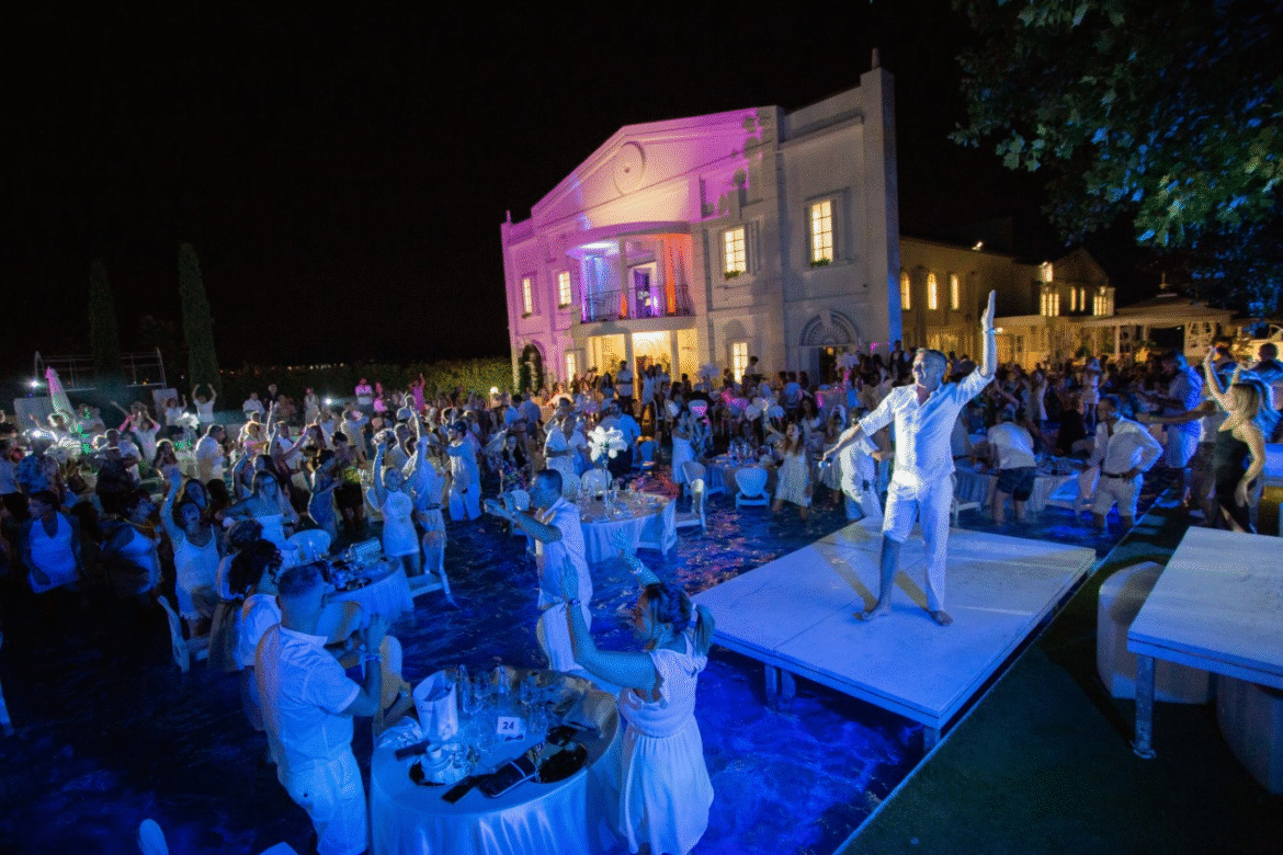 white dinner water show villa renoir 6
