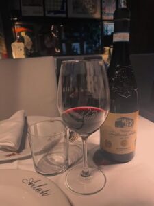 vino ideale per accompagnare i gustosi piatti della cucina milanese trattoria arlati ph ig