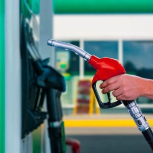 cumartesi günü benzin ve motorine 1 tl'den fazla zam bekleniyor