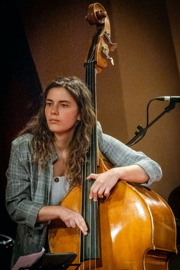 la contrabbassista margherita carbonell del trio macade © roberto priolo