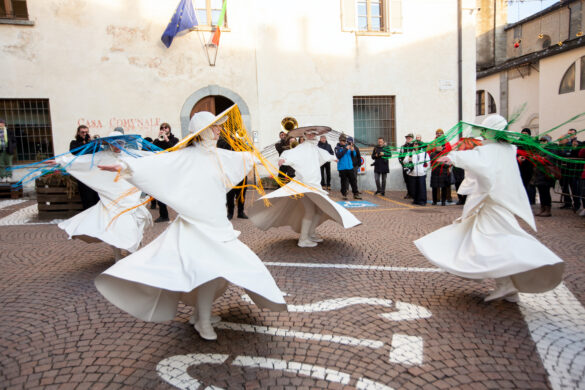 i performer del collettivo dancehauspiù ph press