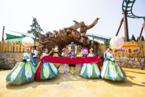 francesco facchinetti inaugura la foresta di masha e orso