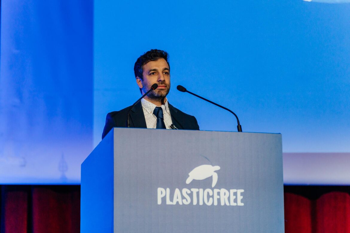 Luca De Gaetano PlasticFree ph Press