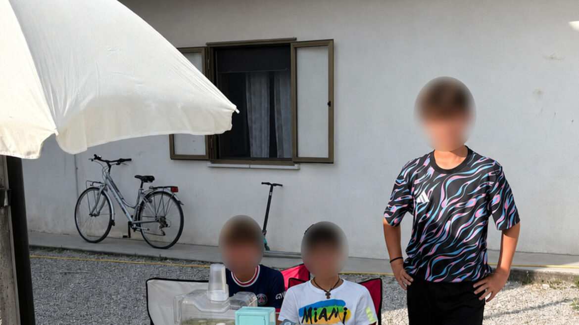 Ragazzi banchetto limonata ph X
