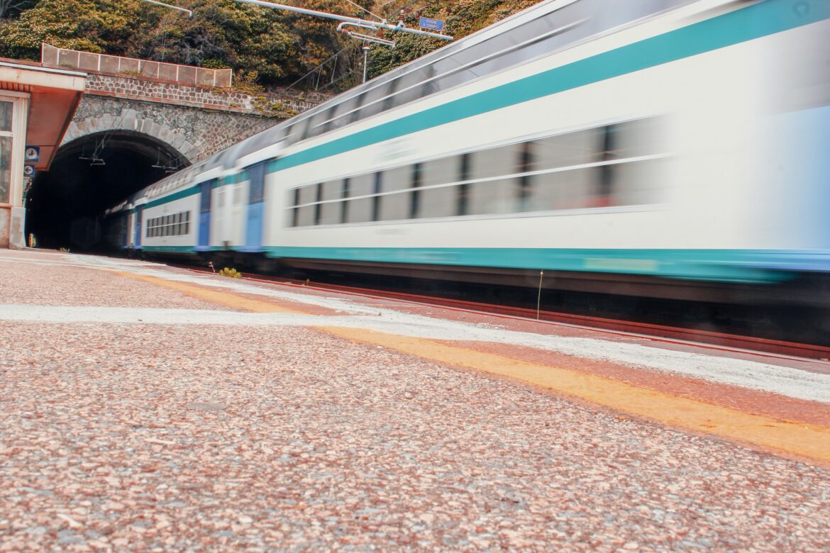 Treno veloce ph Unsplash