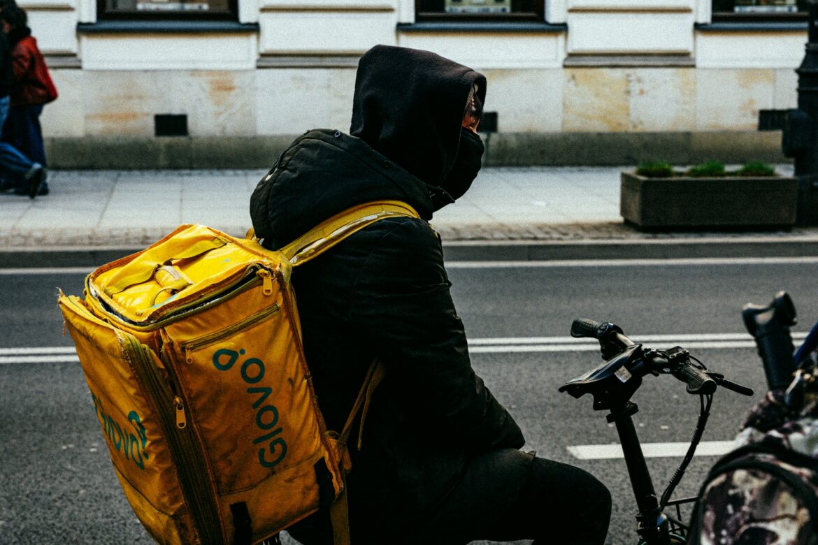 Rider Glovo ph Unsplash